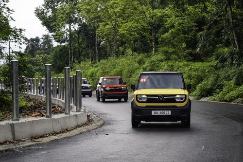 Giá xe điện lao dốc, tiến gần mốc ngang bằng xe xăng