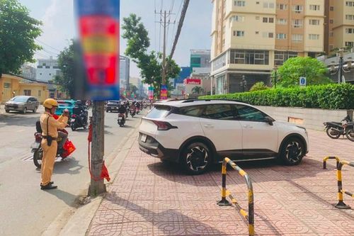 TP.HCM: Xử phạt hơn 1.600 trường hợp dừng đỗ ô tô sai quy định