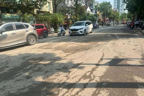 Hà Nội siết trách nhiệm nhà thầu sau loạt tuyến đường nứt nẻ, lún sụt