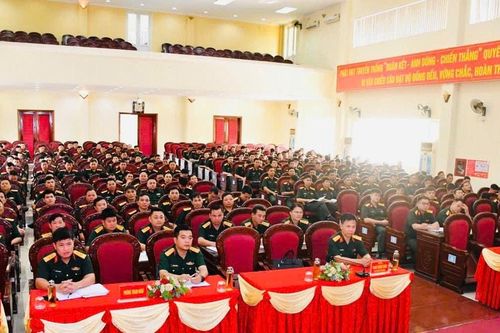 Thái Nguyên: Tuyên truyền an toàn giao thông cho cán bộ, chiến sĩ, công nhân viên Sư đoàn 312, Quân đoàn 12