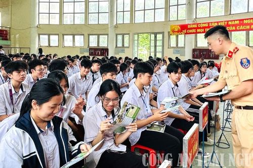 Tổ chức cuộc thi 'Rung chuông vàng' tìm hiểu Luật Trật tự, an toàn giao thông đường bộ
