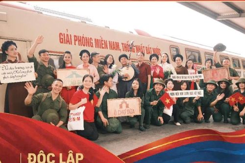 Tàu Hà Nội 5 Cửa Ô 'Chạm vào ký ức, viết tiếp tự hào'