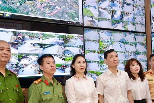 Công an phường Dương Nội đưa 'mắt thần an ninh số' vào vận hành, xây dựng mạng lưới giám sát toàn diện