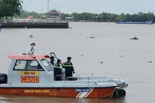 Hai người rơi xuống sông sau tiệc sinh nhật: Nhiều vi phạm liên quan tàu chở khách