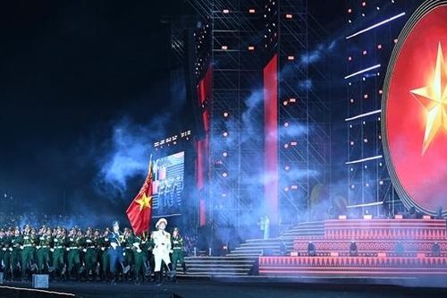 1.000 cán bộ, chiến sĩ diễu binh tại đại nhạc hội 'Âm vang Tổ quốc', gợi nhớ đại lễ A80
