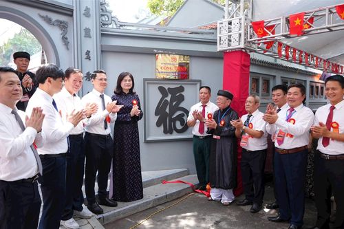 Xã Phù Đổng gắn biển công trình chào mừng Đại hội XI MTTQ Việt Nam