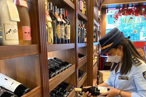Đề xuất cho phép doanh nghiệp tự đặt in tem điện tử rượu, thuốc lá từ năm 2027