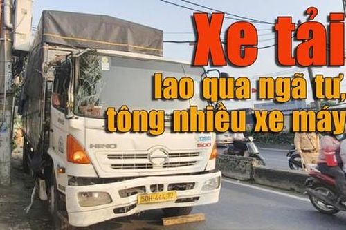 Xe tải lao qua ngã tư đèn đỏ tông hàng loạt xe máy rồi đâm vào nhà dân, 1 người tử vong