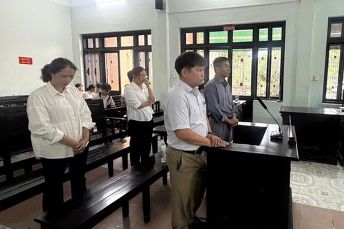 Mua bán vaccine bỏ túi riêng, cựu giám đốc CDC Huế lãnh án