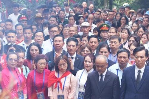 Hành trình về nguồn của đoàn kiều bào dịp Giỗ Tổ Hùng Vương 2026