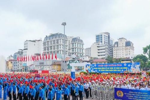 Những hình ảnh ấn tượng tại lễ diễu hành chào mừng Ngày Quốc tế Lao động 1-5