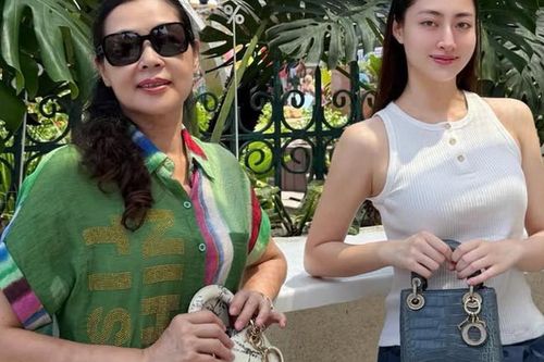 Mẹ là cán bộ ngân hàng của Hoa hậu Lương Thùy Linh 'gây sốt' khi xuất hiện cùng con gái