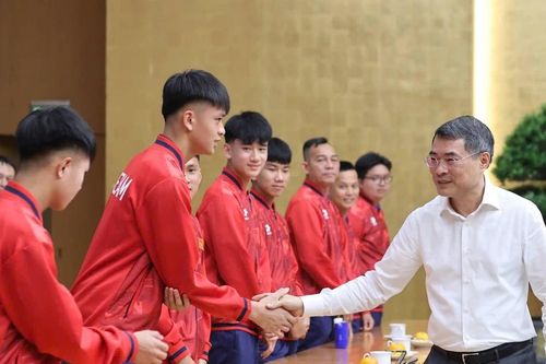 Thủ tướng Lê Minh Hưng gặp mặt, chúc mừng đội tuyển U17 Việt Nam