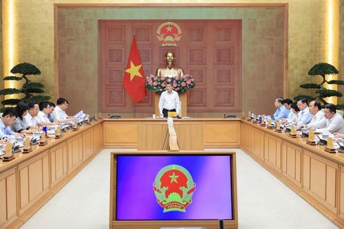 Thủ tướng: Phấn đấu nâng tổng mức dự trữ xăng dầu quốc gia lên 90 ngày