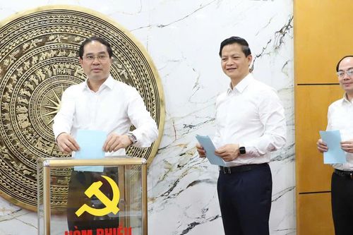 Tỉnh ủy Thái Nguyên bổ sung 1 Ủy viên Ban Thường vụ, điều động 39 cán bộ