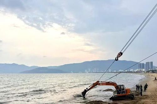 Gia Lai: Triển khai trục vớt xác xe tăng tại bãi biển Quy Nhơn