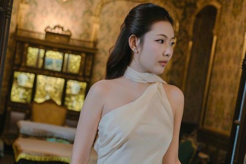 Thấy gì từ hình ảnh rợp kín 'nàng thơ' mặc váy lụa ở Huế
