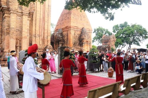 Khánh Hòa: Ba di tích đón hơn 24.000 lượt khách dịp Giỗ Tổ Hùng Vương