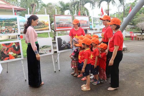Triển lãm ảnh 'Chiến thắng Điện Biên Phủ - Mốc vàng lịch sử'