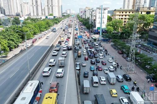 [Ảnh] Hà Nội: Người dân hối hả về quê, các cửa ngõ ùn ứ kéo dài trước kỳ nghỉ lễ 30/4-1/5