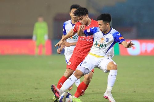 V-League 'chạy gạo'
