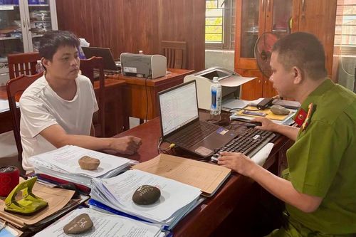 'Phu đá' bị tóm giữa đường