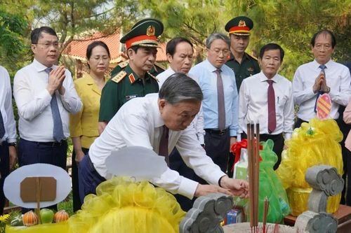 Tổng Bí thư, Chủ tịch nước Tô Lâm dâng hương tri ân Đại tướng Võ Nguyên Giáp