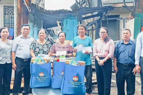 Hỗ trợ khẩn cấp các hộ dân bị ảnh hưởng vụ hỏa hoạn ở phường Chánh Hưng