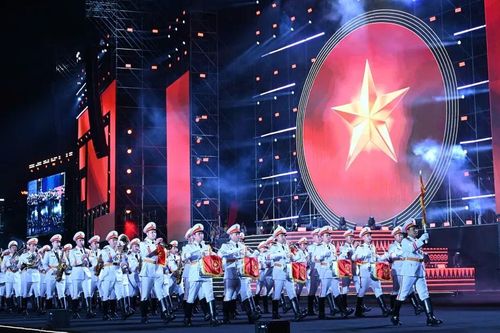Bùng nổ cảm xúc tại Mỹ Đình trong đêm 'Tự hào là người Việt Nam'