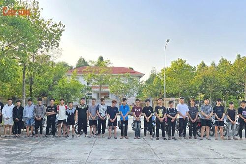 Khởi tố nhóm đua xe 'lần đầu ra biển lớn, anh em nâng đỡ em út'