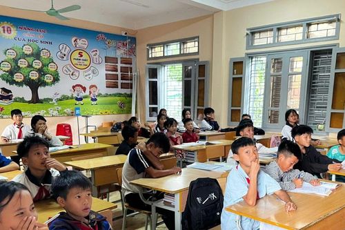 Tiền tăng giờ của giáo viên ở Điện Biên: Nơi chi ngân sách, chỗ bỏ tiền túi