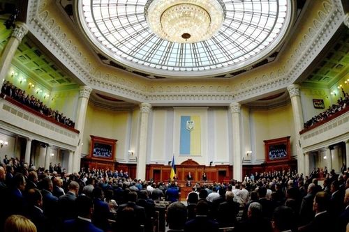 Xung đột Ukraine: Quốc hội gia hạn thiết quân luật, Nga bày tỏ kỳ vọng