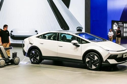 Cận cảnh sedan điện Hyundai Ioniq V ra mắt tại Trung Quốc