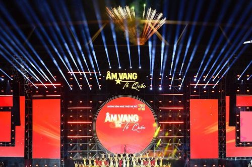 'Âm vang Tổ quốc' bùng nổ với 40.000 khán giả phủ kín sân Mỹ Đình