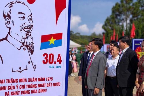 Lâm Đồng khai mạc Triển lãm tranh cổ động kỷ niệm Ngày Giải phóng miền Nam, thống nhất đất nước