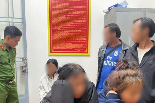 9 thiếu niên suýt rơi vào 'bẫy' việc nhẹ lương cao