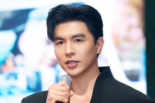 Diễn viên Steven Nguyễn nhận bằng khen của Bộ trưởng Bộ Quốc phòng
