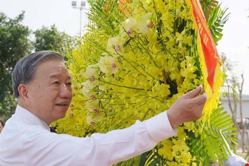 Tổng Bí thư, Chủ tịch nước Tô Lâm dâng hương tưởng niệm Đại tướng Võ Nguyên Giáp