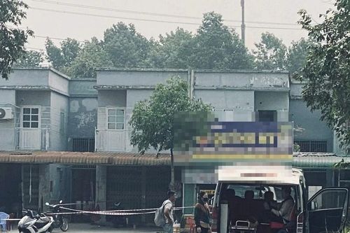 Phát hiện người đàn ông tử vong trong tư thế quỳ tại bãi đất trống