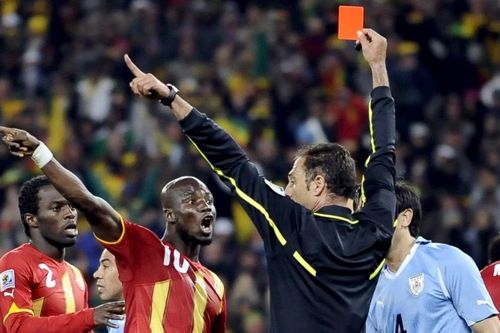 FIFA sẽ phạt thẻ đỏ với cầu thủ... che miệng tại World Cup 2026