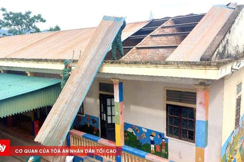 Mưa dông, lốc xoáy làm tốc mái nhiều nhà dân