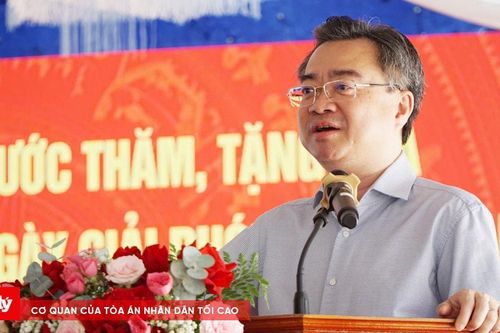 Đồng chí Nguyễn Thanh Nghị thăm, tặng quà gia đình chính sách tại Quảng Ngãi