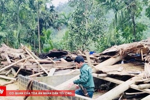 Dông lốc làm sập nhà khiến một học sinh lớp 7 tử vong