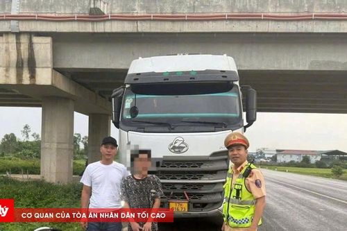 CSGT ứng cứu thiếu niên lạc đường đi xe đạp lên cao tốc