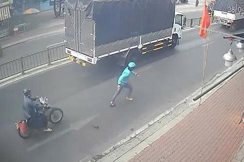 Bắt nhanh đối tượng cướp giật tại tiệm vàng ở TPHCM