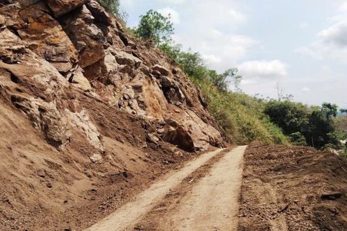 Thực hư thông tin người dân bị thu phí khi đi vòng tránh sạt lở