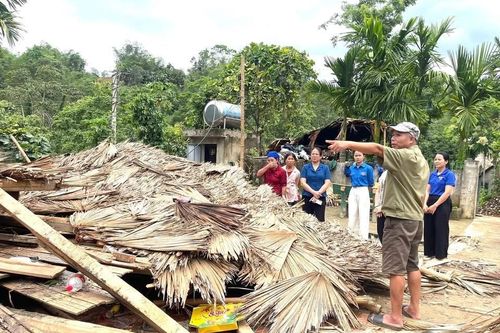 Giông lốc sập nhà sàn, học sinh lớp 7 ở Thanh Hóa tử nạn