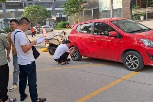 Xác minh, làm rõ vụ ô tô bị chọc thủng 3 lốp khi đỗ tại khu chung cư ở Hà Nội