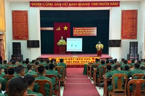 VKS Quân sự Khu vực 73 tuyên truyền, phổ biến pháp luật tại Lữ đoàn Đặc công 429