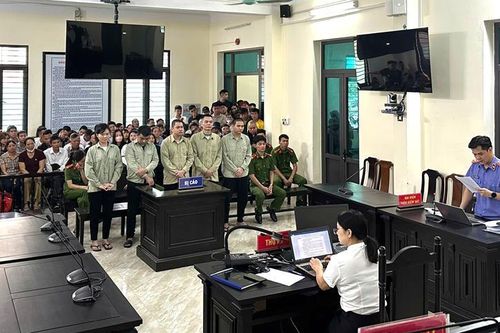 Hơn 30 năm tù cho thú vui và trục lợi từ 'ma túy'